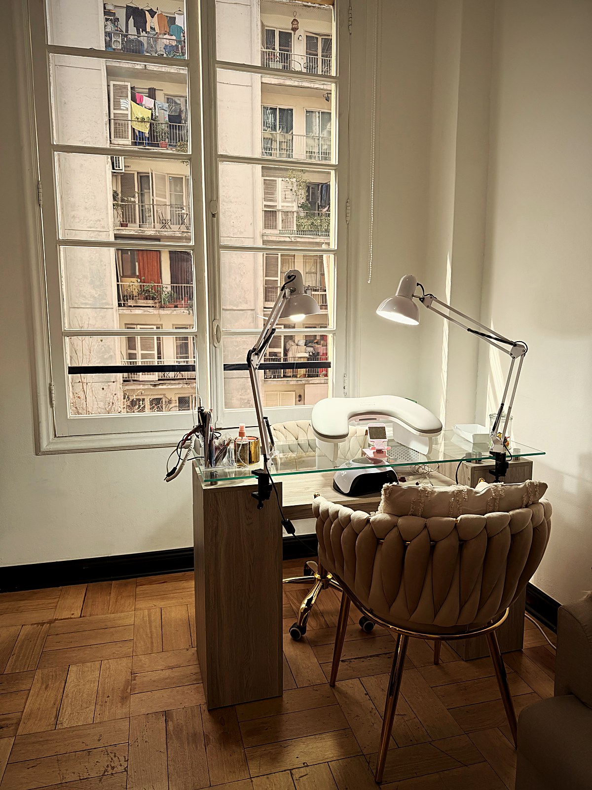 Estación de manicura en Goldstudio